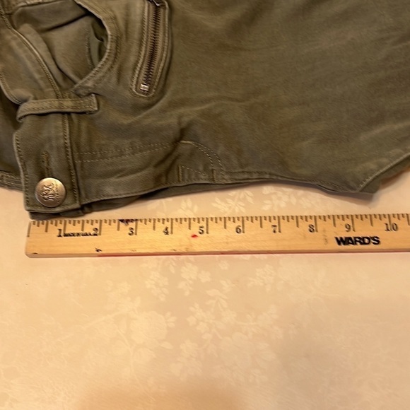 Rock and Republic Mid Rise Jeans. Olive. Size 10 - Picture 5 of 6
